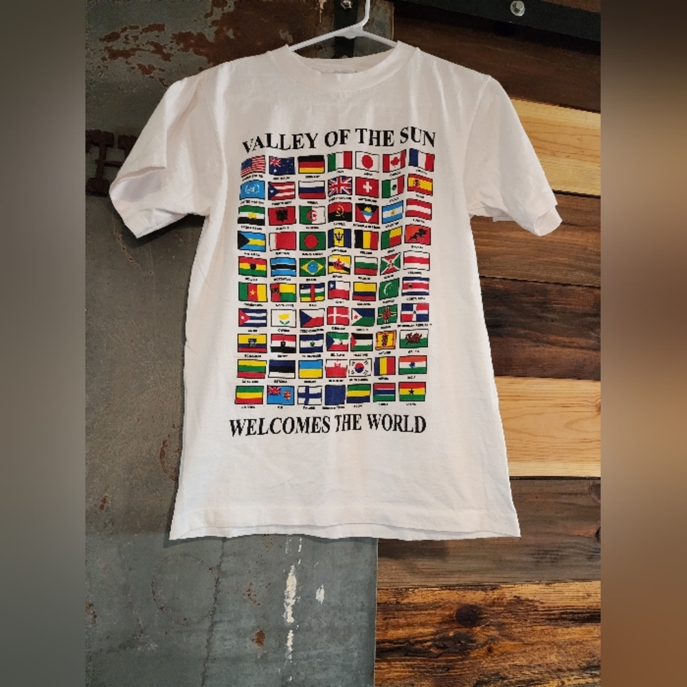 Vintage Valley Of The Sun Welcomes The World Graphic Tee